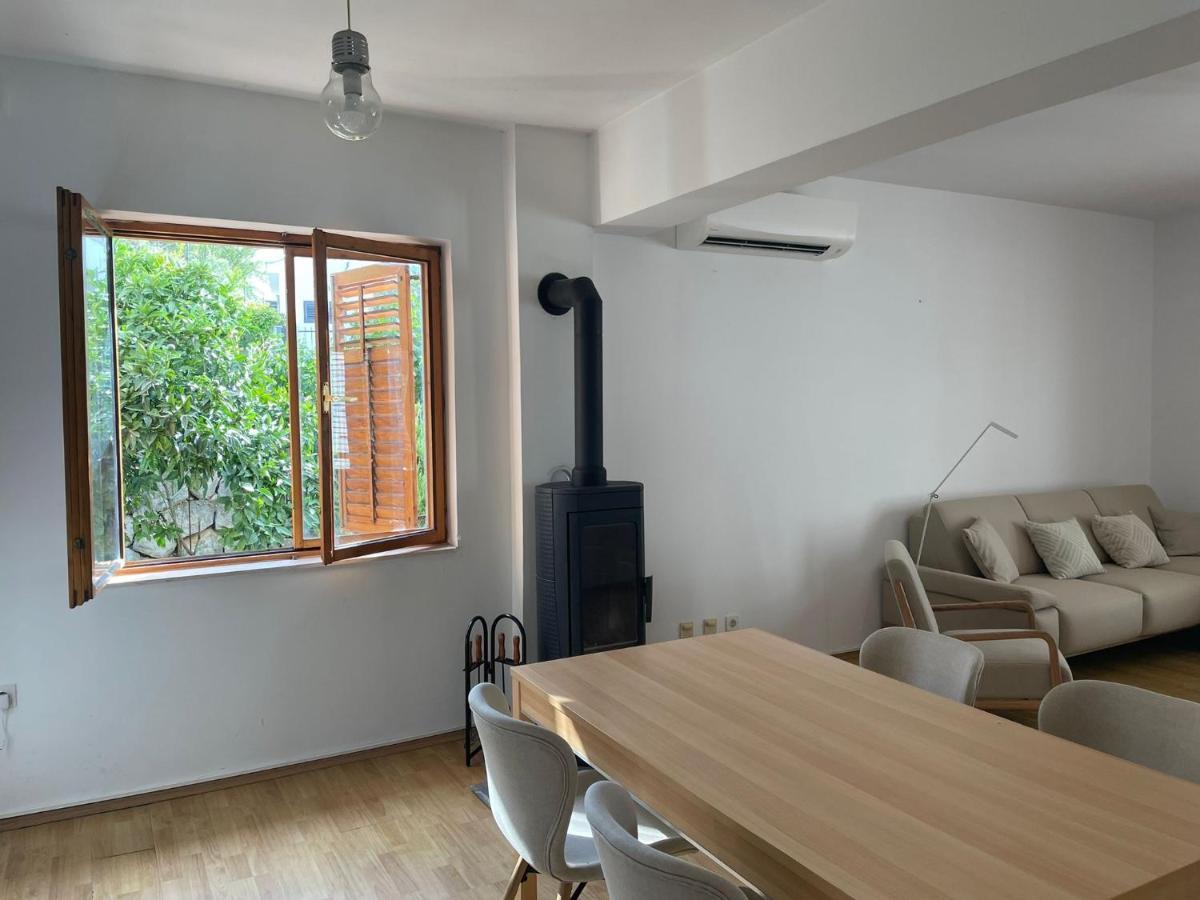 Six Bedroom Holiday Home Matea Ploce  Zewnętrze zdjęcie