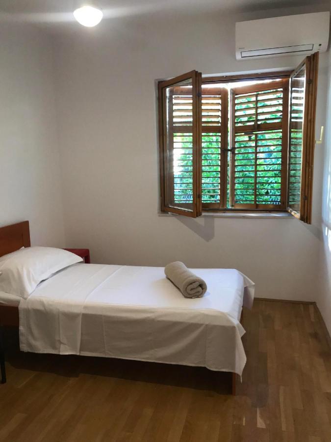 Six Bedroom Holiday Home Matea Ploce  Zewnętrze zdjęcie