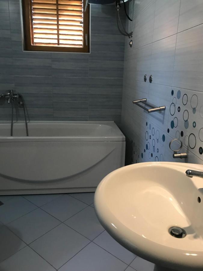Six Bedroom Holiday Home Matea Ploce  Zewnętrze zdjęcie